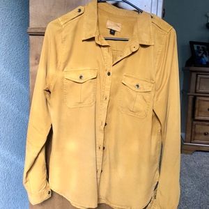 Universal Thread Women’s Button Up Shirt